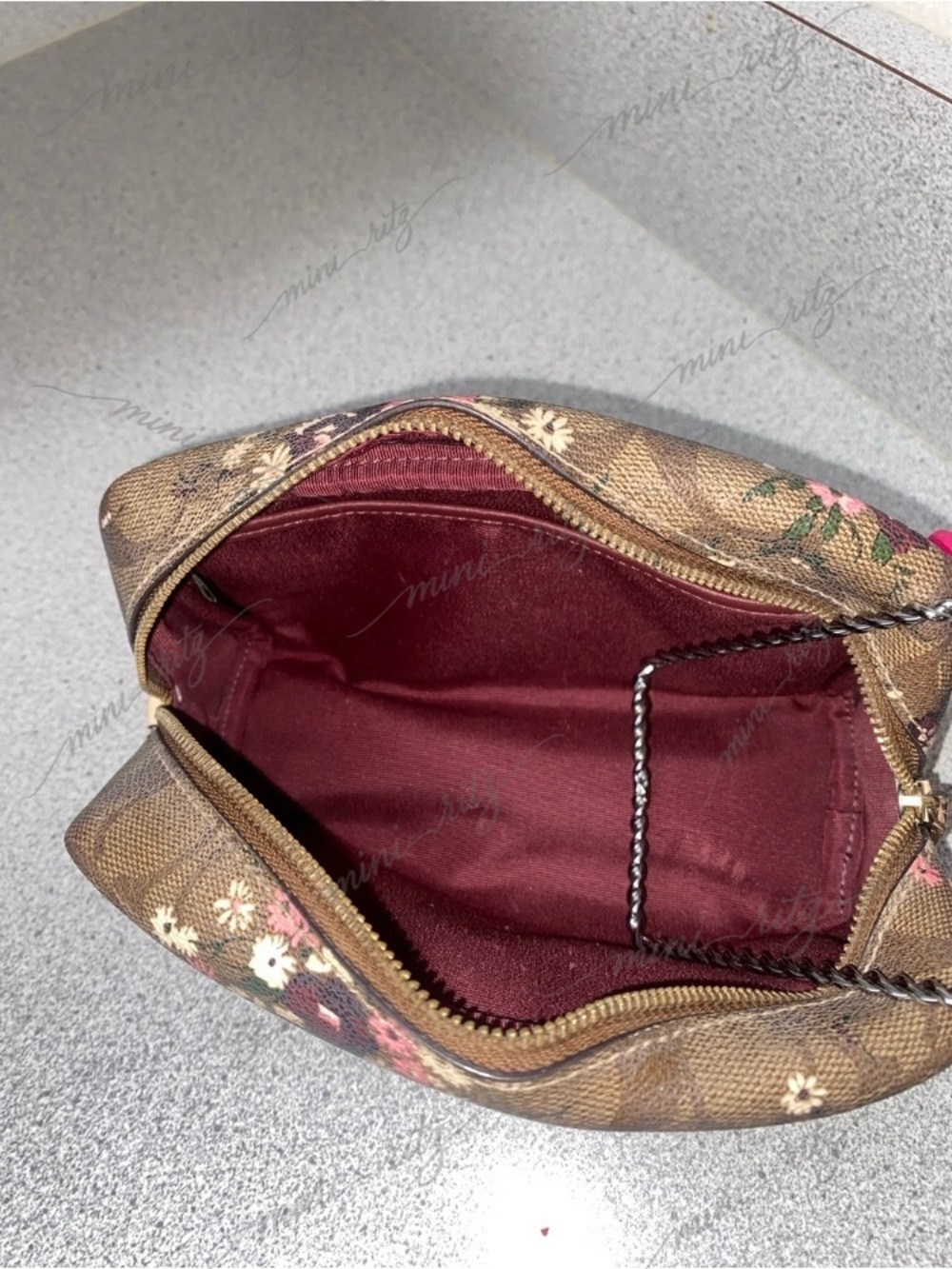 Coach Evergreen Floral Small Boxy Cosmetic Case EUC - Picture 8 of 15